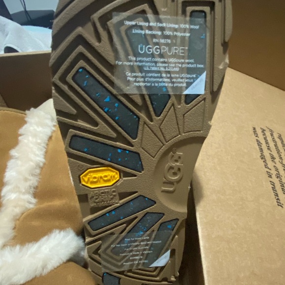 Chestnut Uggs; Resistant suede Fur boots - Picture 4 of 6